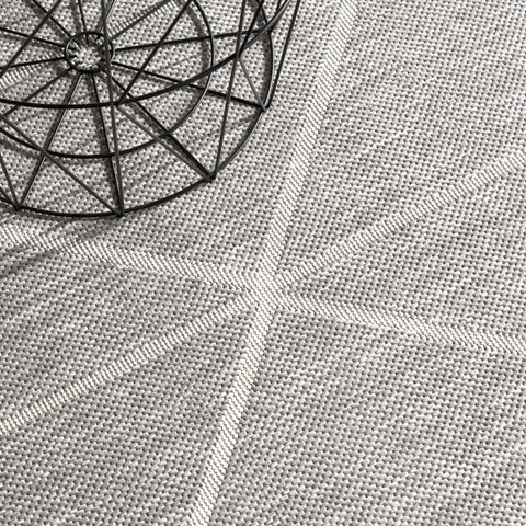 Flat-Woven Outdoor Rug – Scandinavian & Ethnic Diamond Pattern – Durable, Easy-Care, Versatile for Patio & Balcony