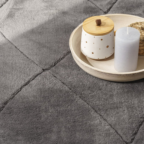 Short Pile Rug – Modern Diamond Pattern – Soft, Durable & Easy Care – 3D Texture