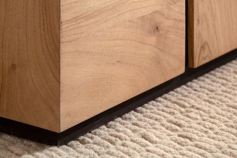 Rootz Salontafel - Monobloc Banktafel - Woonkamertafel - Massief Acaciahout - Handgemaakt - Uniek ontwerp - Beschermende blanke lak - 62 cm x 62 cm x 32,5 cm