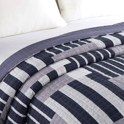 Rootz Daily Blanket Bed Supervision - Patchwork Throw - Microfiber Quilt - Soft Comfort - Blue & White - 150 x 200 cm