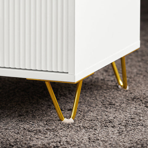 Rootz Modern Nachtkastje - Salontafel - Bijzettafel - 3 Laden voor Gemakkelijke Organisatie - Vloerbeschermers - Elegant Wit met Gouden Handvatten - 40cm x 63cm x 40cm