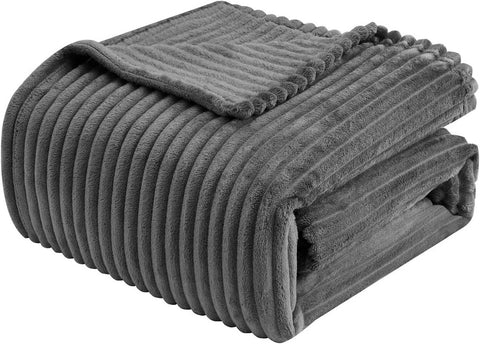 Rootz Cuddly Flannel Blanket - Fluffy Throw - Sofa Cover - Cozy Warmth - 150x200cm - Grey Strip Pattern