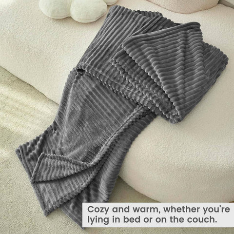 Rootz Cuddly Flannel Blanket - Fluffy Throw - Sofa Cover - Cozy Warmth - 150x200cm - Grey Strip Pattern
