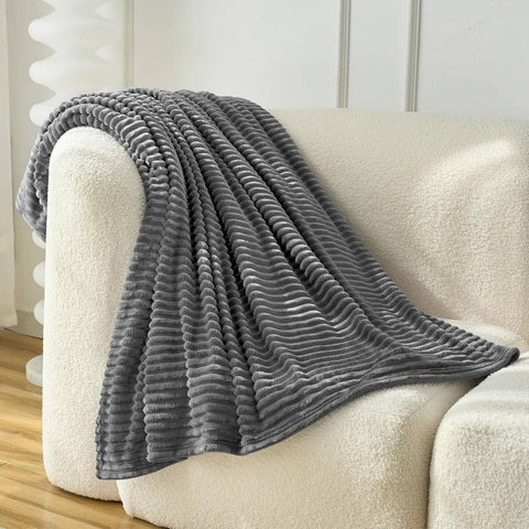 Rootz Cuddly Flannel Blanket - Fluffy & Lint-Free Throw - Cozy & Warm Cover - 220x240cm - Grey - Breathable & Soft