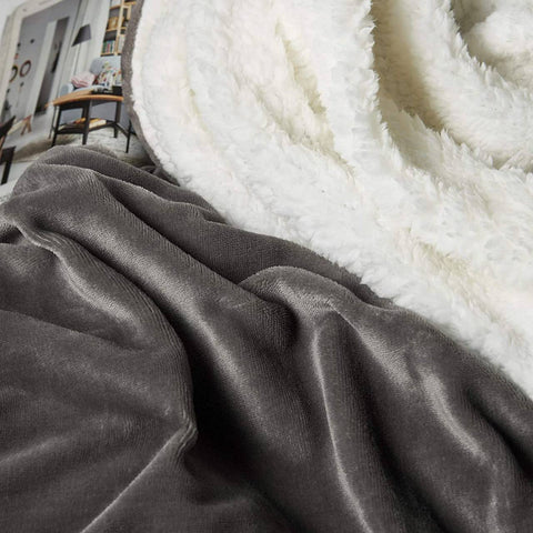 Rootz Cuddly Blanket - Fluffy Sherpa Wool Blanket - Warm Fleece Blanket - 150x200cm - Soft & Skin-Friendly - Cozy Sofa/Bed Throw - Double-Sided Design