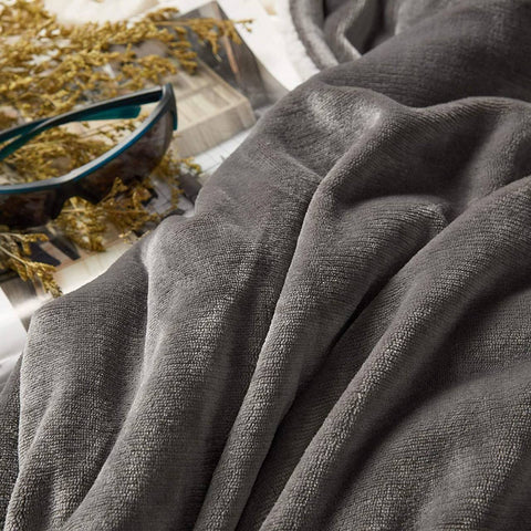 Rootz Cuddly Blanket - Fluffy Sherpa Wool Blanket - Warm Fleece Blanket - 150x200cm - Soft & Skin-Friendly - Cozy Sofa/Bed Throw - Double-Sided Design