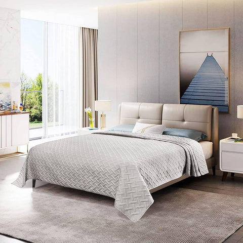 Rootz Daily Blanket - Geometric Throw - Microfiber Bedspread - Soft Comfort, Reversible -  Grey 220x240 cm