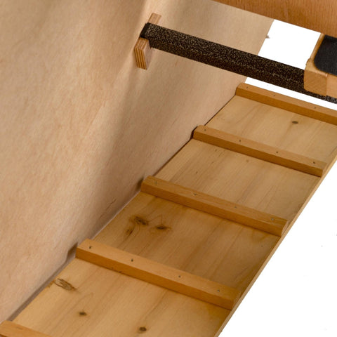 Rootz Small Animal Stable Hutch - Rabbit Cage - Guinea Pig Enclosure - Weatherproof - Non-Slip Ramp - Lockable Doors - 89.5cm x 45cm x 81cm