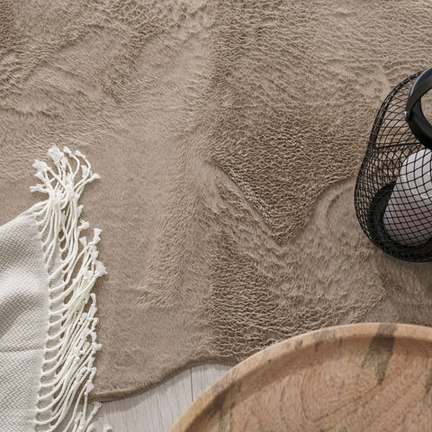 Faux Fur Rug – Ultra Soft, Fluffy, Easy-Care, Short Pile, Durable & Cozy