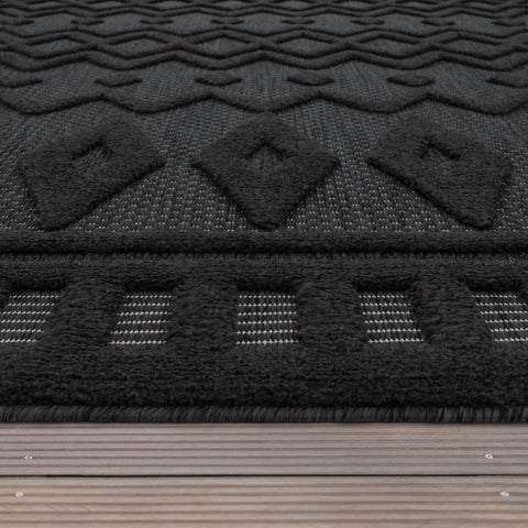 Indoor & Outdoor Rug – Geometric Design – Durable Short Pile – Easy to Clean – Versatile Use