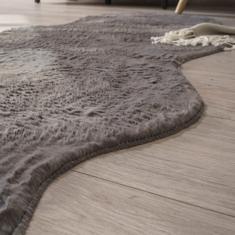 Faux Fur Rug – Ultra Soft & Fluffy – Easy-Clean – Short Pile – Cozy Living Room Decor