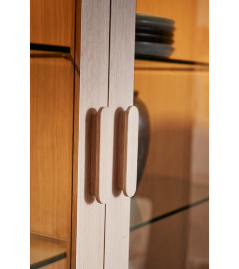 Rootz Display Cabinet - Storage Cabinet - Showcase Unit - Solid Oak and Veneer - Ample Storage, Superior Craftsmanship, Smooth Functionality - 40cm x 110cm x 187cm