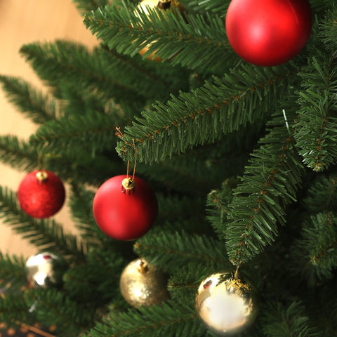 Rootz Lifelike Christmas Tree - Artificial Tree - Festive Tree - Flame-Retardant Design - 120cm x 180cm