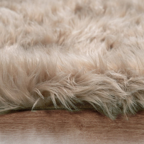 Faux Fur Rug – Ultra Soft, Fluffy, Durable – Animal-Friendly & Easy Care