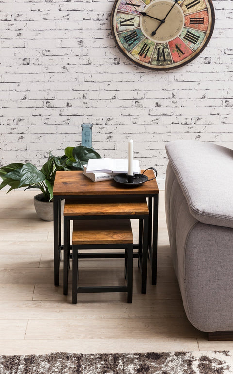 Rootz Beistelltische – 3 Designs – Sheesham mit Metallbeinen – Set mit 3 Satztischen aus gemischten Materialien – Akzenttische aus Massivholz 