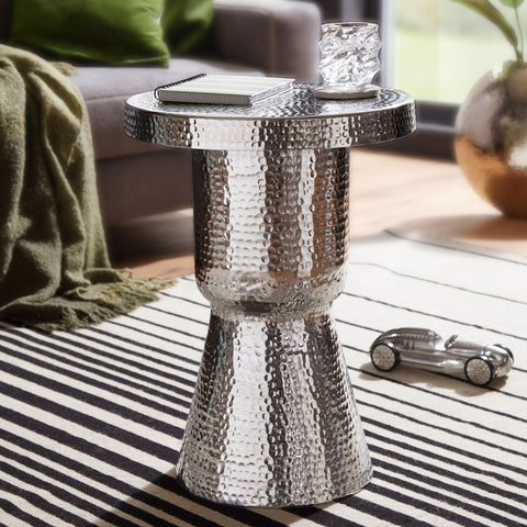 Rootz Side Table -  Silver Aluminum Design - Oriental Round Decoration Table - Modern Metal Designer Filing Table - Small Table - Small Hammered Accent Table - 43x59x43cm