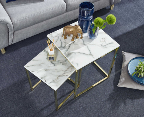 Rootz Beistelltische – 2er-Set eckig in weißer Marmoroptik – Couchtisch mit goldenem Metallrahmen – moderne quadratische Satztische 