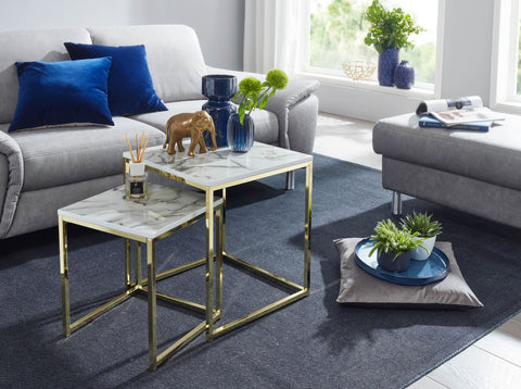 Rootz Beistelltische – 2er-Set eckig in weißer Marmoroptik – Couchtisch mit goldenem Metallrahmen – moderne quadratische Satztische 