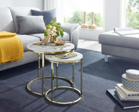 Runde Beistelltische von Rootz – 2er-Set in weißer Marmoroptik – Couchtisch mit goldenem Metallrahmen – moderne Satztische für kleine Wohnzimmer 