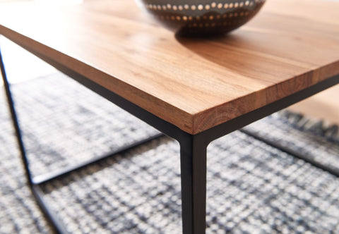 Rootz Couchtisch – Akazienholz mit Metallrahmen – Wohnzimmertisch im Industriestil – Couchtisch aus Massivholz – 60 x 60 x 41 cm