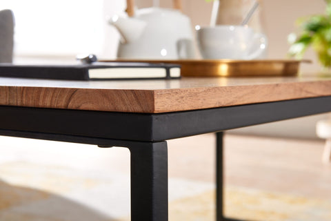 Rootz Couchtisch – Akazienholz mit Metallrahmen – Wohnzimmertisch im Industriestil – Couchtisch aus Massivholz – 110 x 60 x 40 cm 