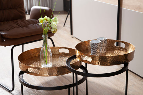 Runder Couchtisch von Rootz – Set mit 2 Satztischen aus goldschwarzem Metall mit Hammerschlag-Finish – runder Couchtisch mit abnehmbarem Tablett – moderner 2-teiliger Sofatisch mit Tablett