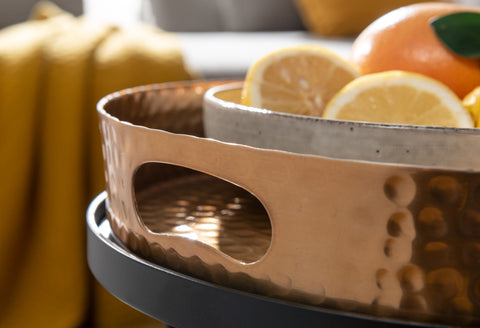 Runder Couchtisch von Rootz – Set mit 2 Satztischen aus goldschwarzem Metall mit Hammerschlag-Finish – runder Couchtisch mit abnehmbarem Tablett – moderner 2-teiliger Sofatisch mit Tablett