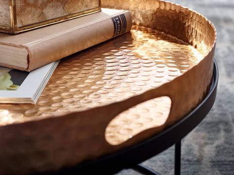 Runder Beistelltisch von Rootz – Set mit 2 Satztischen aus goldschwarzem Metall mit Hammerschlag-Finish – runder Couchtisch mit abnehmbarem Tablett – moderner 2-teiliger Sofatisch mit Tablett