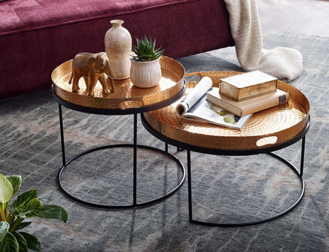 Runder Beistelltisch von Rootz – Set mit 2 Satztischen aus goldschwarzem Metall mit Hammerschlag-Finish – runder Couchtisch mit abnehmbarem Tablett – moderner 2-teiliger Sofatisch mit Tablett