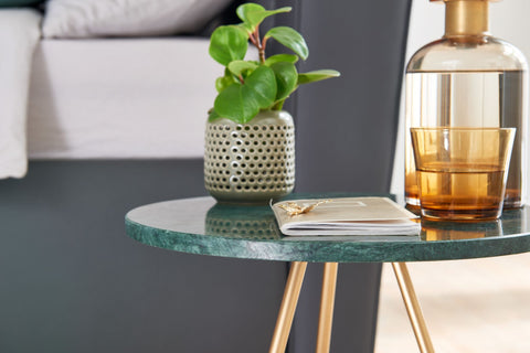 Rootz Beistelltisch – echter Marmor grün – Metall gold – kleiner runder Dreibein-Couchtisch – moderner Wohnzimmertisch – hoher Couchtisch – 38 x 38 x 44 cm