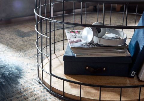 Rootz Couchtisch – Holz-Metallkorb mit Marmorplatte – rundes Design mit Stauraum – moderner schwarzer Wohnzimmertisch – Beistelltisch – 60,5 x 60,5 x 37 cm