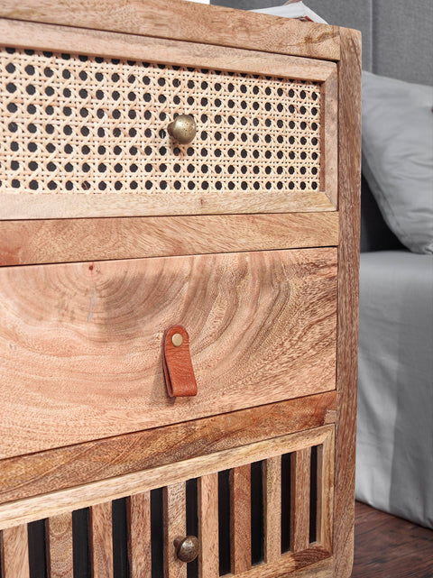 Rootz Nachttisch – Metallrahmen – Design mit 3 Schubladen – Stauraum – Nachttisch – Mangoholz – 40 x 60 x 30 cm