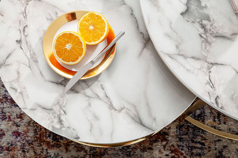 Rootz Couchtische – Weißgold-Marmoroptik – Set mit 2 runden modernen Couchtischen – 2-teiliges Metall – Design-Satztische 