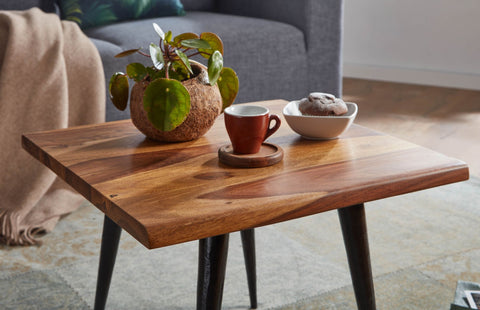Rootz Couchtisch – Sheesham-Holz mit Baumkante – quadratischer Metallrahmen – kleiner moderner Wohnzimmertisch – 50 x 50 x 40 cm 
