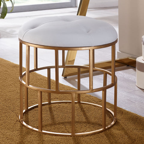 Rootz Ottoman – runder gepolsterter Fußhocker – kleiner Ottoman für Sofa – goldene Beine – Lounge-Stuhl-Beinstütze – Samthocker weiß – 44 x 48 x 44 cm