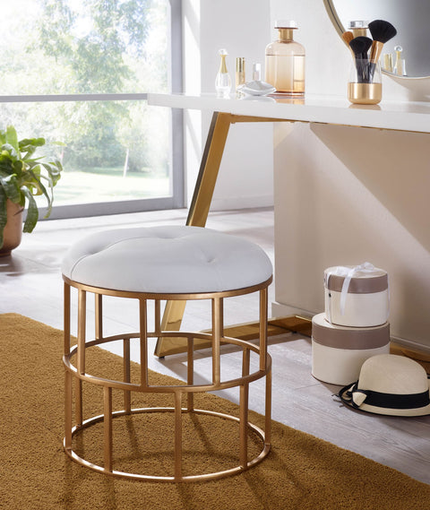 Rootz Ottoman – runder gepolsterter Fußhocker – kleiner Ottoman für Sofa – goldene Beine – Lounge-Stuhl-Beinstütze – Samthocker weiß – 44 x 48 x 44 cm