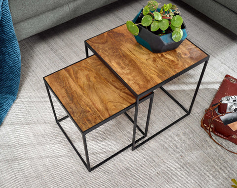 Rootz Wohnzimmertisch-Set – 2-teiliger Metall-Beistelltisch &amp; quadratischer Couchtisch im Industriedesign – quadratischer Beistelltisch – Satztisch-Tischset – Mango-Massivholz 