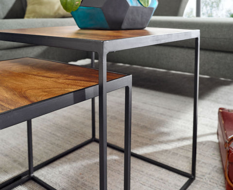 Rootz Wohnzimmertisch-Set – 2-teiliger Metall-Beistelltisch &amp; quadratischer Couchtisch im Industriedesign – quadratischer Beistelltisch – Satztisch-Tischset – Mango-Massivholz 