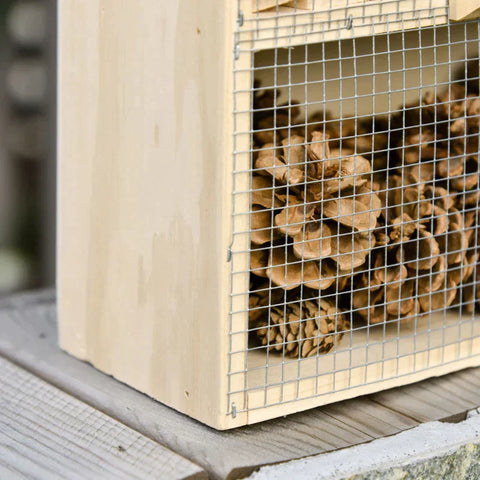 Rootz Insect Hotel - Insectenhuis - Insecten Veilig Onderkomen En Nest - 5 Verdiepingen - Natuurlijk Hout - 32 cm x 12,5 cm x 57 cm