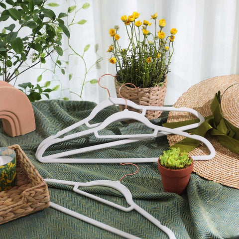 Rootz Hangers - Set Of 50 Hangers - Children's Clothes Hanger - Clothes Hangers - Coat Hangers - Plastic Hangers - Non-slip Hangers - Space-saving Hangers - ABS Plastic - Velvet - Metal Hook - White - 45 x 0.6 x 23.5 cm (L x W x H)