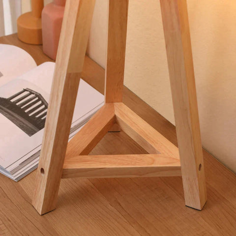 Rootz Tischlampe – Nachttischlampe – Schreibtischlampe – Tischlampe aus Holz – Leinen-Polyester – moderner Stil – Schlafzimmer – Wohnzimmer – Weiß + Natur – 28 cm x 28 cm x 58 cm