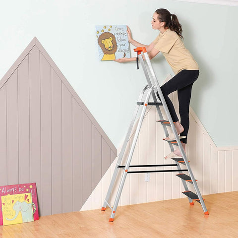 Rootz Trapladder - Trapladder met 6 treden - Opklapbare trapladder - Opstapkruk - Aluminium trapladder - Draagbare trapladder - Multifunctionele trapladder - Heavy-duty trapladder - Metallic grijs + zwart + oranje - 48,5 x 12 x 202 cm (L x B x H) .