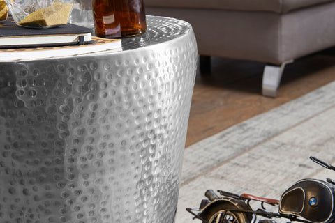 Rootz Side Table - Silver Aluminum - Oriental Round Table - Small Hammered Accent Table - Modern Designer Metal Filing Table - Narrow Table - 41x41x41cm
