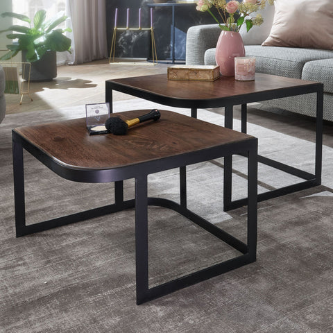 Rootz Couchtische – dunkle industrielle Wohnzimmertische – zusammensetzbare Beistelltische mit schwarzen Metallbeinen – 2-teilige zusammensetzbare Tischsets aus Holz – Set aus 2 Mango-Massivholz und Metall 