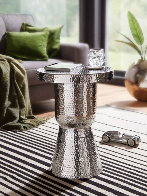 Rootz Side Table -  Silver Aluminum Design - Oriental Round Decoration Table - Modern Metal Designer Filing Table - Small Table - Small Hammered Accent Table - 43x59x43cm