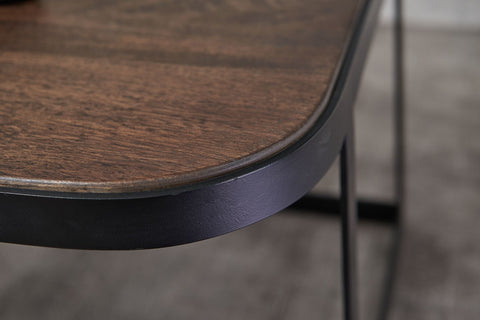 Rootz Couchtische – dunkle industrielle Wohnzimmertische – zusammensetzbare Beistelltische mit schwarzen Metallbeinen – 2-teilige zusammensetzbare Tischsets aus Holz – Set aus 2 Mango-Massivholz und Metall 