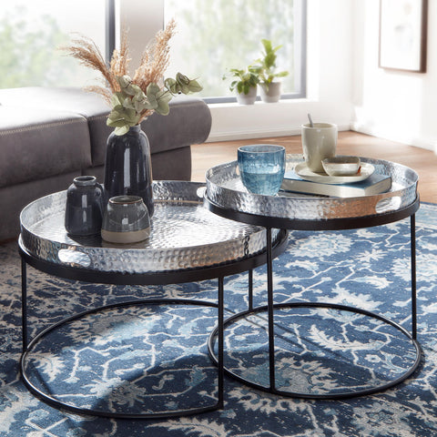 Runder Beistelltisch von Rootz – Set mit 2 Satztischen aus silber-schwarzem Metall mit Hammerschlag-Finish – runder Couchtisch mit abnehmbarem Tablett – moderner 2-teiliger Sofatisch mit Tablett