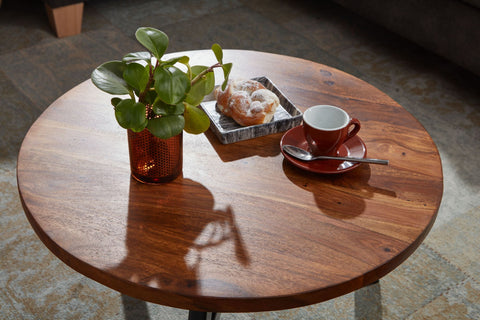 Rootz Couchtisch – Runder Couchtisch aus Metall – Design-Wohnzimmertisch – Moderner kleiner Beistelltisch – Massives Sheesham-Holz – 60 x 60 x 35 cm 