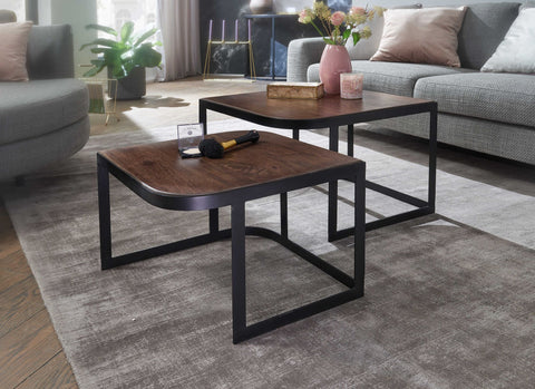 Rootz Couchtische – dunkle industrielle Wohnzimmertische – zusammensetzbare Beistelltische mit schwarzen Metallbeinen – 2-teilige zusammensetzbare Tischsets aus Holz – Set aus 2 Mango-Massivholz und Metall 