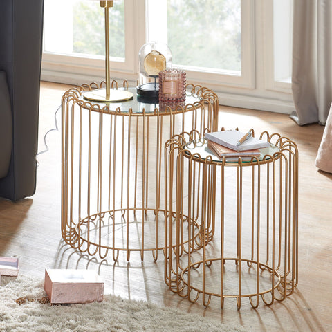 Rootz Set mit 2 Beistelltischen aus goldenem Korbgeflecht – runde Satztische aus Metall und Glas – moderne Wohnzimmertische mit Stauraum – abnehmbare Tischplatten – Couchtisch-Set